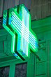 image de croix verte symbole de santé et pharmacie