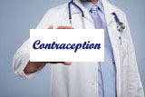 pancarte de Contraception tenu par un médecin