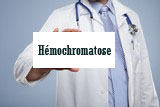 image contenant une pancarte porté par un médecin où c'est marqué hémochromatose